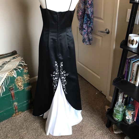 Black and White Gown - Picture 3 of 8